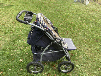 starší kočárek - 4