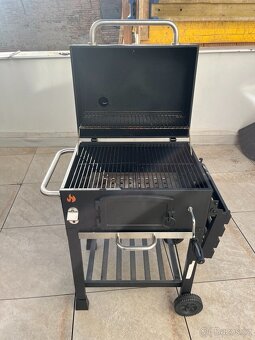 Gril na dřevěné uhlí – velmi dobrý stav - 4