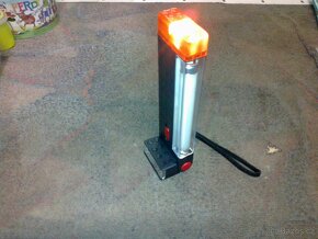 Multifunkční svítilna (baterka + blikající varovné oranžové) - 4
