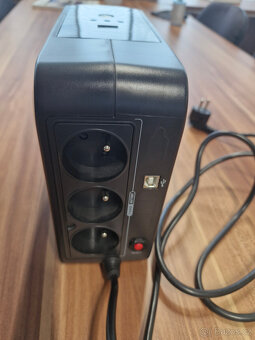 Záložní zdroj CyberPower DX600E-FR - 4
