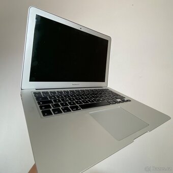 MacBook Air 2017 + externí disk 1TB + Guess obal - 4