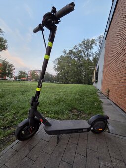 Elektrická koloběžka Xiaomi 4 PRO 2nd Gen černá - 4