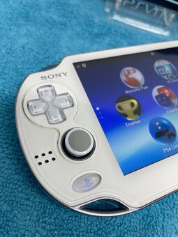 PS VITA PCH-1000 - OLED biela verzia 3. - 4