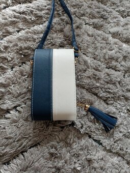 Mini kabelka na mobil a drobnosti - 4