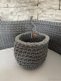 Ručně pletený Mojžíšův koš + dřevěná stolička - 4