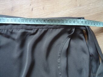 Khaki asymetrická, zavinovací sukně - velikost M - 4
