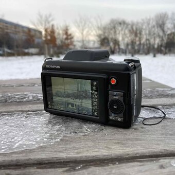 Olympus SP800UZ (ultrazoom) - 4