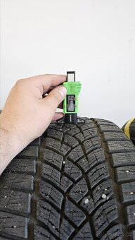 Zimní pneumatiky 235/45/18, Goodyear, DOT2722 - 4