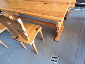 Jídelní stůl z masivu + 3 židle a 2 lavice - 4