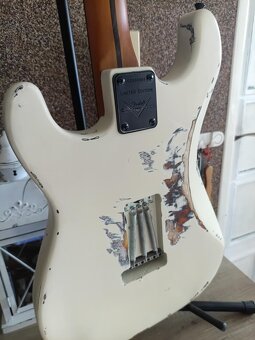 Elektrická kytara Stratocaster Relic - 4
