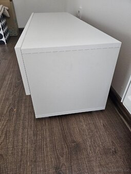 TELEVIZNÍ STOLEK - 4