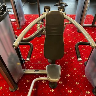 Nabídka posilovacích strojů z našeho fitness klubu - 4