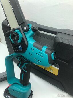 8” dlouhá řetězová Aku pila s mazáním 2xbaterie LCD - 4