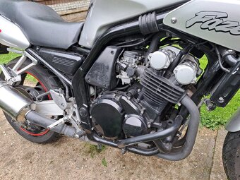 Yamaha fzs 600 - 4
