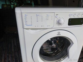 Prodám plně funkční dig.pračku zn.INDESIT-6KG--DOVEZU-- - 4