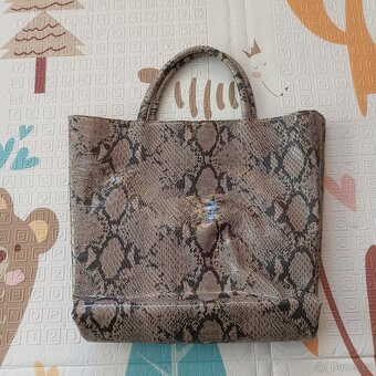 Nová kabelka Zn. Guess do ruky - 4