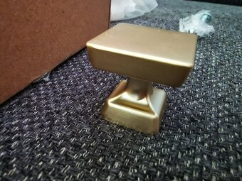 Zlaté nábytkové úchyty - 4