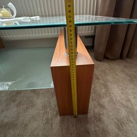 Konferenční stolek málo používán - 4