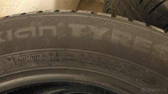 Prodám 4ks pneu Nokian 235/55 R18 104 V XL zimní - 4