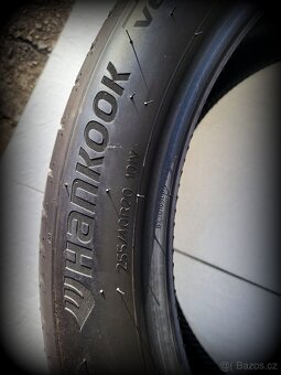 Nové pneu 255/40 R20 - 4