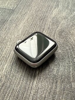 Apple Watch SE (2022) - 4