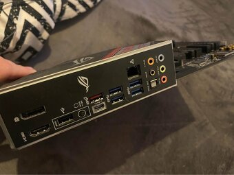 ASUS ROG STRIX Z490-H GAMING - 4