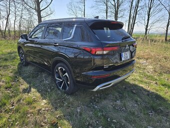 Nejnovejsi moddl Mitsubishi Outlander 2.4 Hybrid - 4
