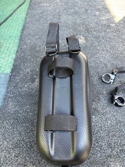 Zpětné zrcátka a brašna na elektro koloběžku - 4