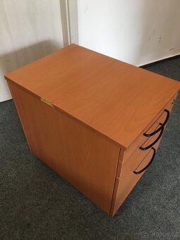 Hnědý kancelářský pojízdný kontejner - 4