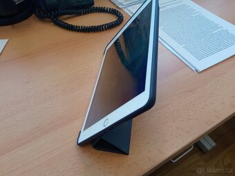 Apple iPad 9.7" (2017) 32GB Wi-Fi - 4