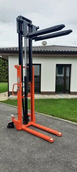 Vysokozdvižný paletový vozík ruční na 2000kg - 4
