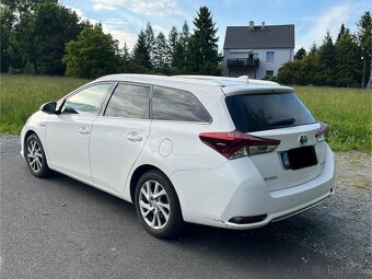 Toyota Auris 1.8i HYBRID, model 2019, naj.94xxx km - 4