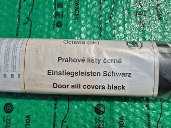 ozdobné prahové lišty černé Škoda Octavia III (5E) 5E0071303 - 4