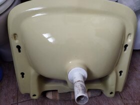 Umyvadlo, zrcadlo,stará síta - 4