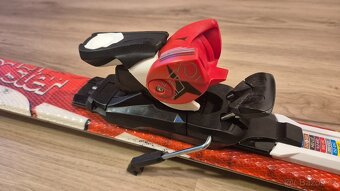 Lyže Atomic Redstar 130cm a hůlky Fischer 95cm - 4