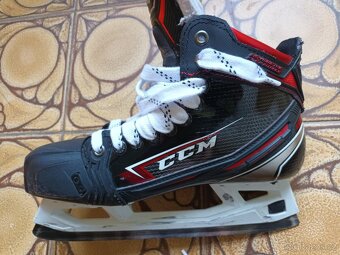 Brankářské brusle CCM Jetspeed FT2, 8,5 D, (užší provedení) - 4