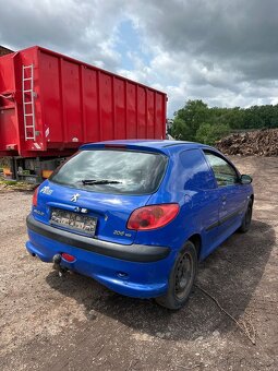 Díly z vozu Peugeot 206 1.4 hdi - 4