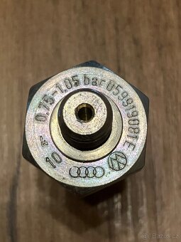 VW Audi spínač tlaku oleje 059919081E - 4