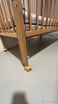 Dětská postýlka 120x 60, 3 výšky, stahovací bok, kolečka - 4