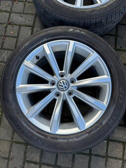 ORIGINÁL Alu Volkswagen London R17, 5x112 - LETNÍ PNEU - 4