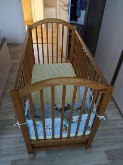 Dětská postýlka s kolečky - 4