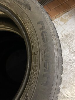 4xZimní pneu Nokian WRD4 215/60 R17 96H - 4