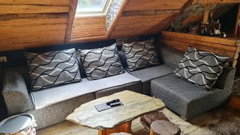 Sedačka s polštáři - 4