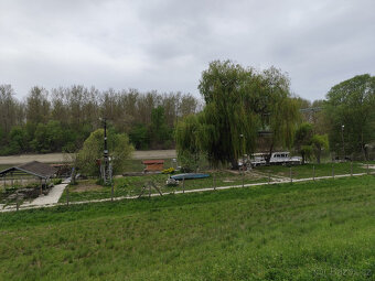 Prodám hausboat (kotviště - ponton) na řece Dunaj - 4