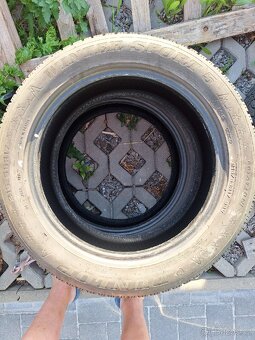 Starsi zimni pneu 215/55/R17 vzorek mezi 4-5mm - 4