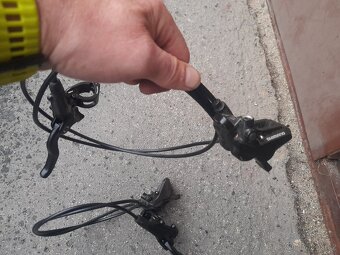 Hydraulické kotoučové brzdy Shimano BR-MT420. - 4
