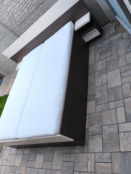 Prodám velkou manželskou postel + Matrace 160cm x 200cm - 4