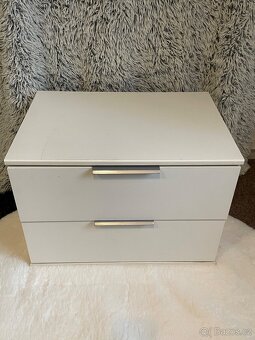 Dva noční stolky set, bílé, 2 zásuvky každý - 4