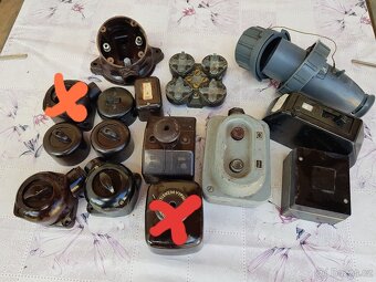 Vypínače, zástrčky, jističe, relé, zásuvka 380V/32A - 4