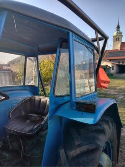Prodám malou kabinu Zetor 4011 a rám - 4